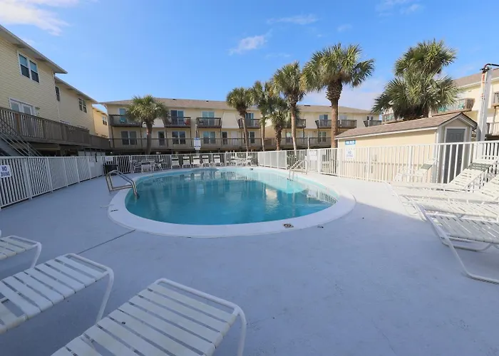 Apartment Dollar 5 Your Bright & Breezy East Getaway! Free Daily Activities!